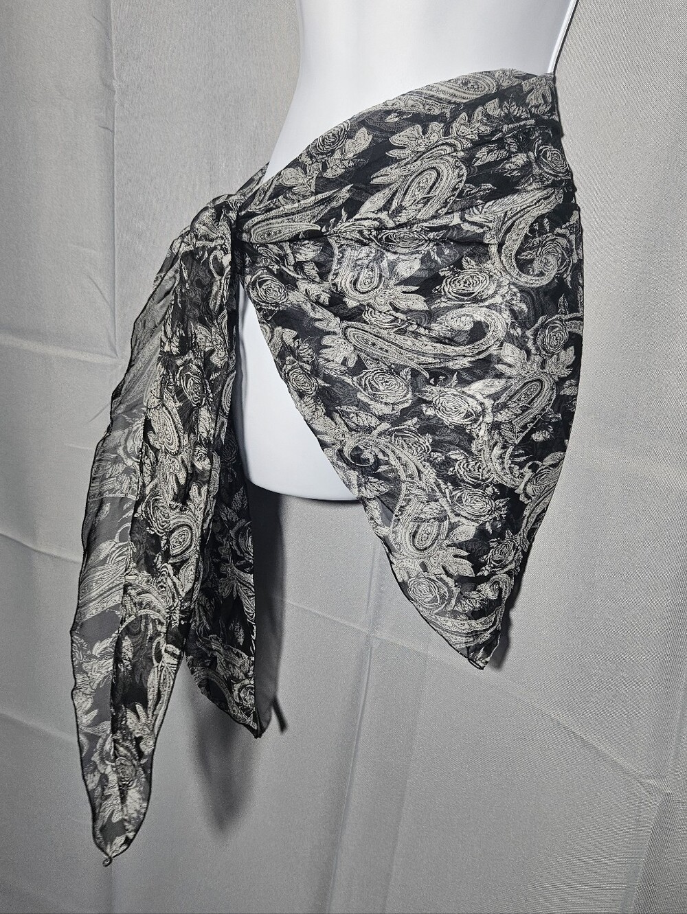 Reine Seide 100% Silk Scarf Large 34x34 Made in France Black/ White Floral Boho